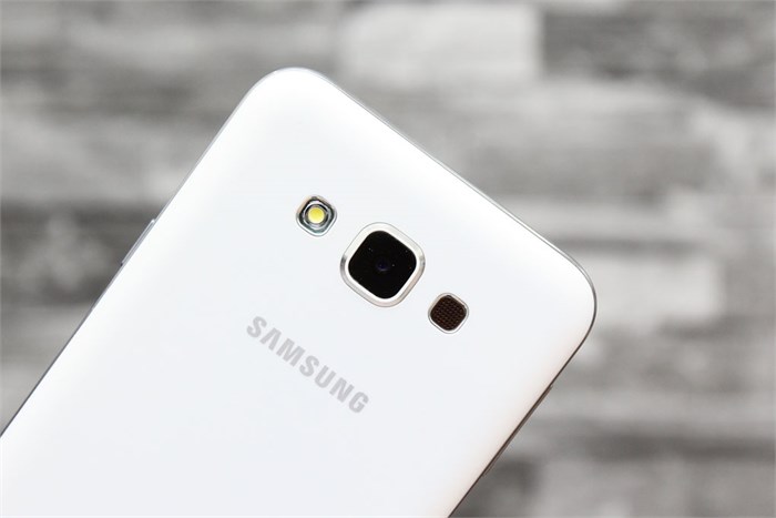 Điện thoại Samsung Galaxy E7