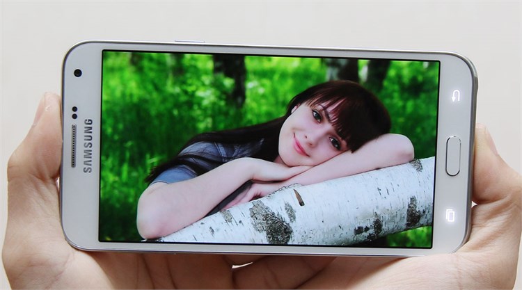 Điện thoại Samsung Galaxy E7