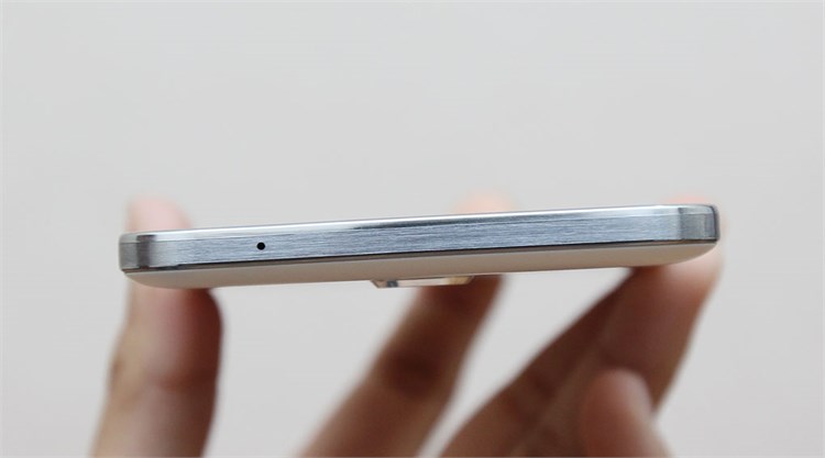 Điện thoại Samsung Galaxy E7