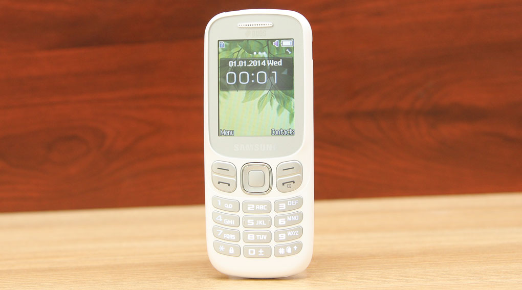 <p>Brio l&agrave; một bản n&acirc;ng cấp nhẹ của E1200, c&oacute; thể thấy được rất nhiều tương đồng trong thiết kế của 2 sản phẩm n&agrave;y</p>