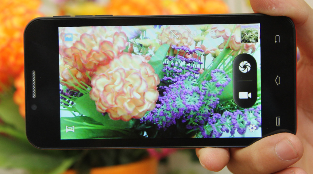 <p>Camera 5.0MP cho chất lượng ảnh chụp ở mức trung b&igrave;nh kh&aacute;, điều chấp nhận được ở một sản phẩm entry-level</p>