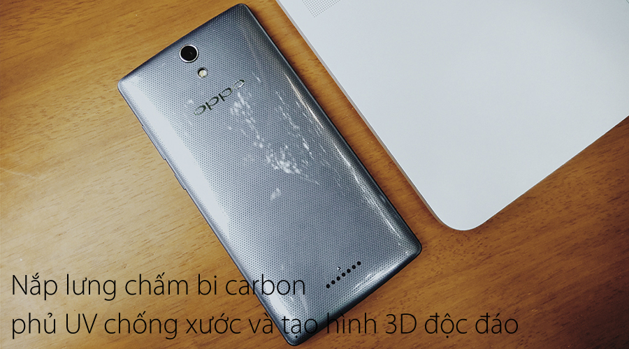 <p>Nắp lưng hoa văn carbon ch&iacute;nh x&aacute;c từng 0.5mm v&agrave; lớp phủ UV chống trầy cho Mirror 3 một d&aacute;ng vẻ tinh tế v&agrave; thanh tho&aacute;t của những sản phẩm cao cấp</p>