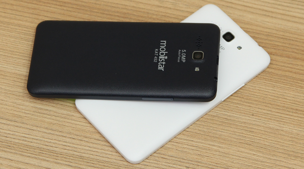 <p>Mặt lưng đơn giản với camera 5.0MP v&agrave; logo</p>