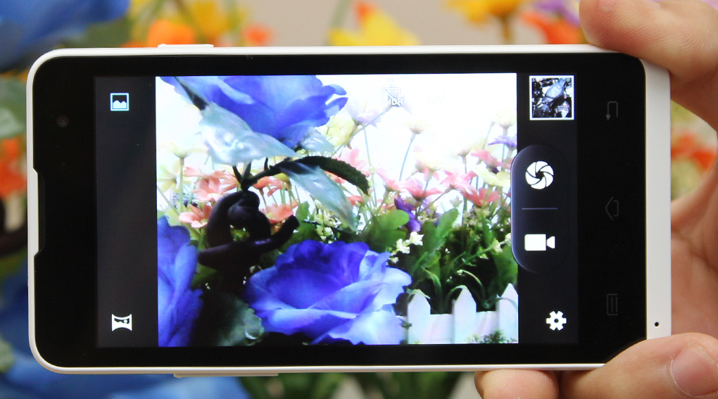 <p>M&aacute;y được trang bị vi xử l&yacute; l&otilde;i k&eacute;p, RAM 1GB cho khả năng vận h&agrave;nh kh&aacute; mượt m&agrave;</p>