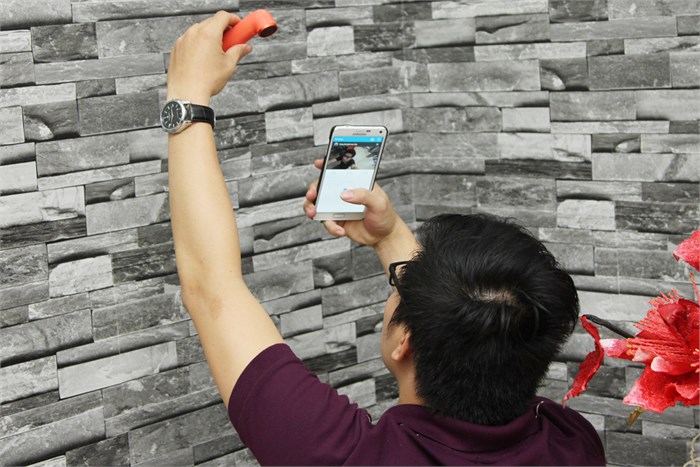 Điện thoại HTC RE Camera