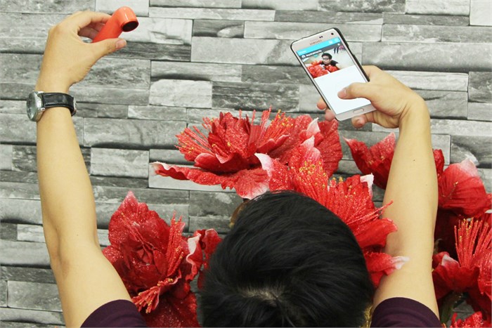 Điện thoại HTC RE Camera