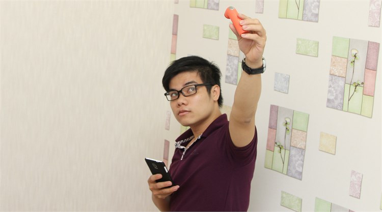 Điện thoại HTC RE Camera