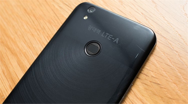 Điện thoại Sky A890