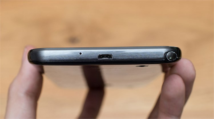 Điện thoại Sky A890