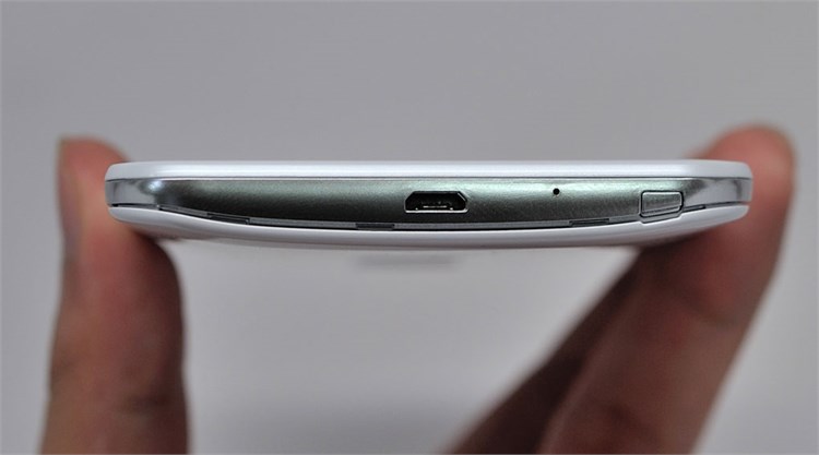 Điện thoại Sky A880