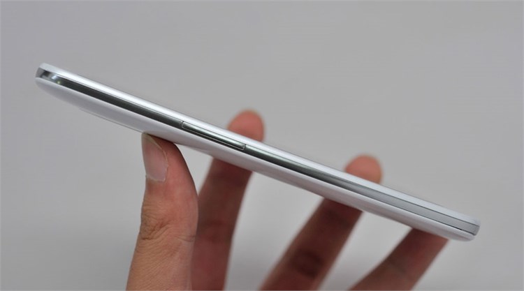 Điện thoại Sky A880