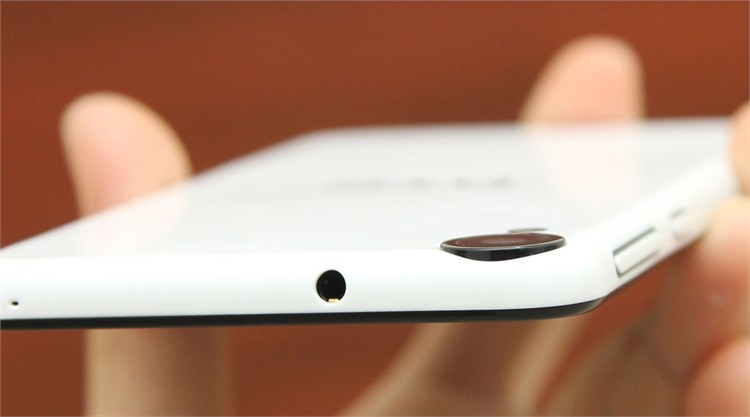 Điện thoại HTC Desire 820Q