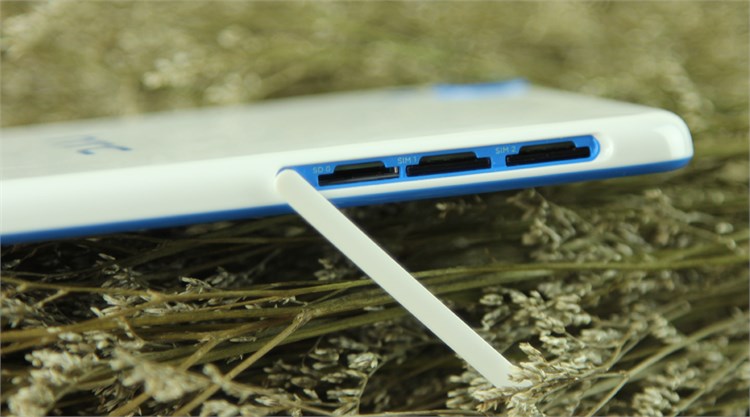 Điện thoại HTC Desire 820Q