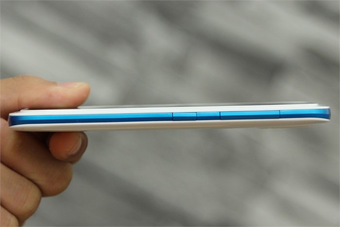 Điện thoại HTC Desire 526G Màu Trắng - Xanh