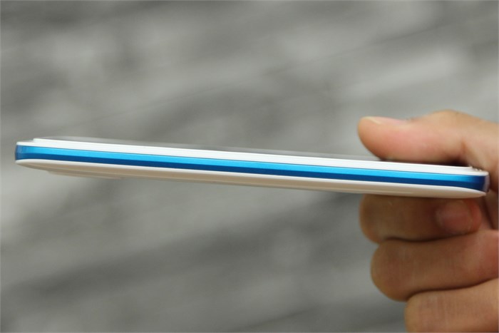 Điện thoại HTC Desire 526G Màu Trắng - Xanh