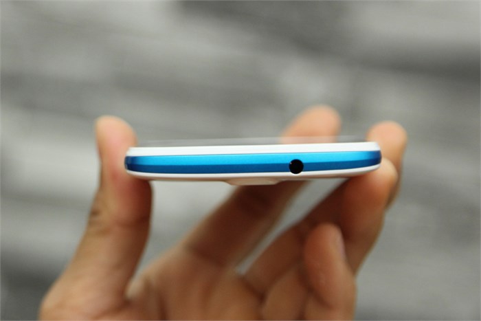 Điện thoại HTC Desire 526G Màu Trắng - Xanh