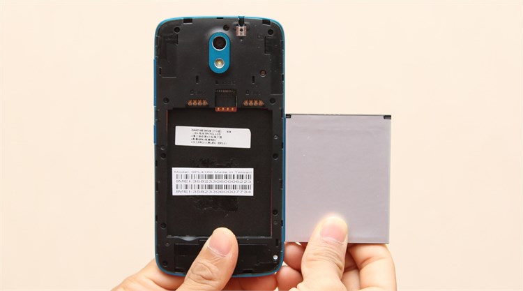 Điện thoại HTC Desire 526G Màu Trắng - Xanh