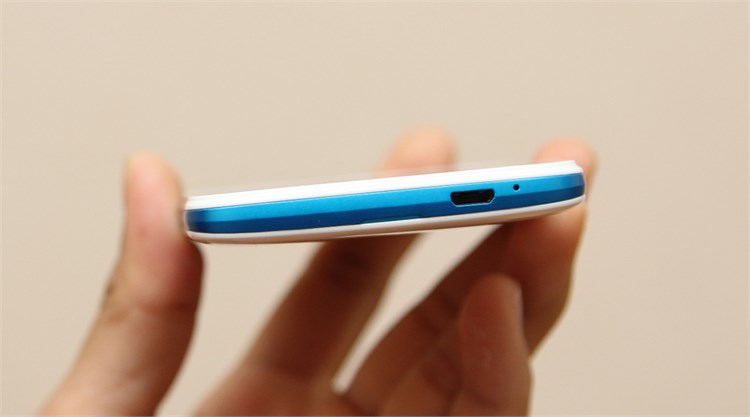 Điện thoại HTC Desire 526G Màu Trắng - Xanh