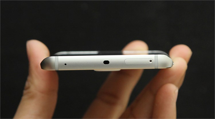 Điện thoại Samsung Galaxy S6 Edge 32GB Màu Trắng