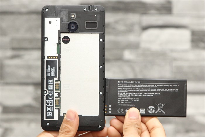 Điện thoại Microsoft Lumia 640 XL