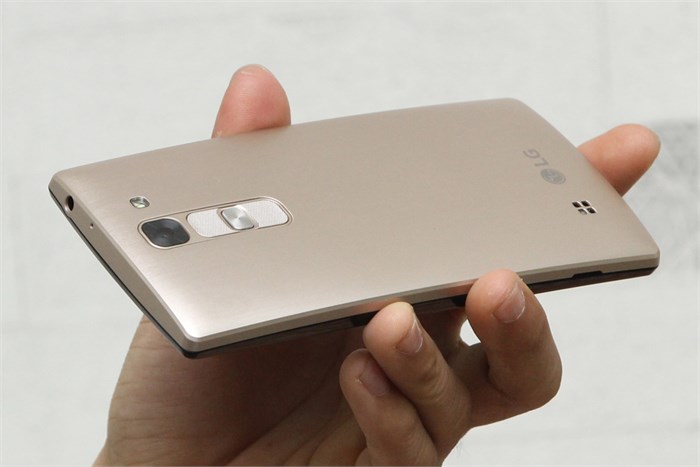 Điện thoại LG Magna Màu Vàng đồng