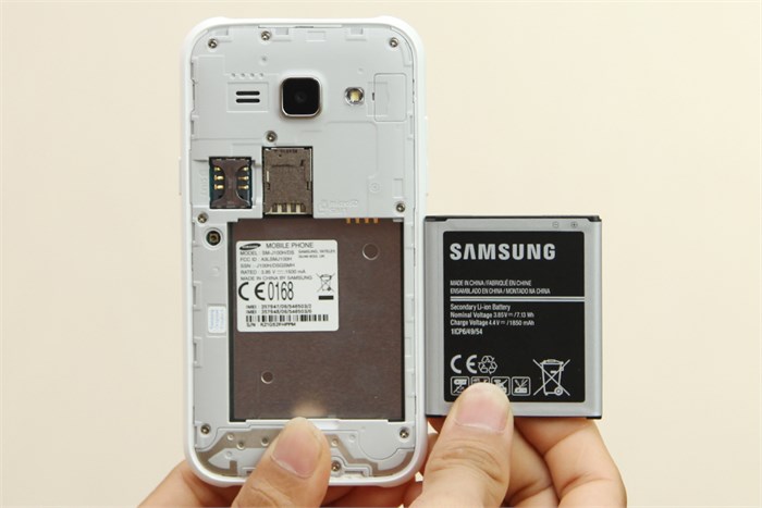 Điện thoại Samsung Galaxy J1