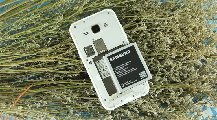 Điện thoại Samsung Galaxy J1