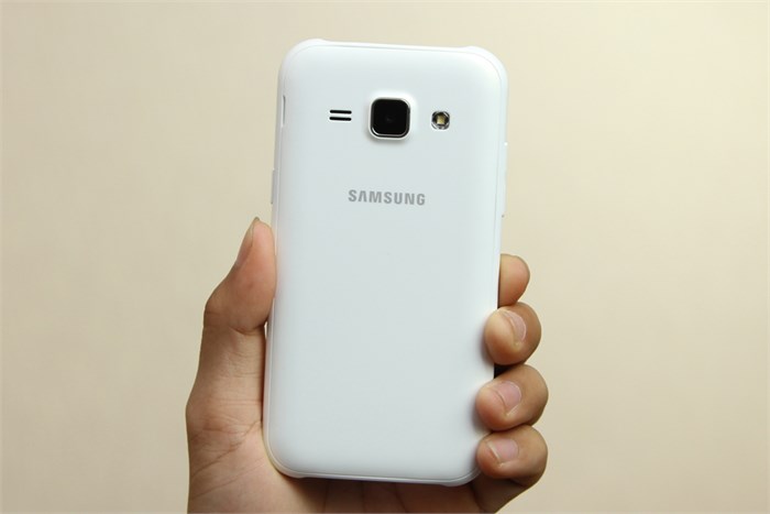 Điện thoại Samsung Galaxy J1