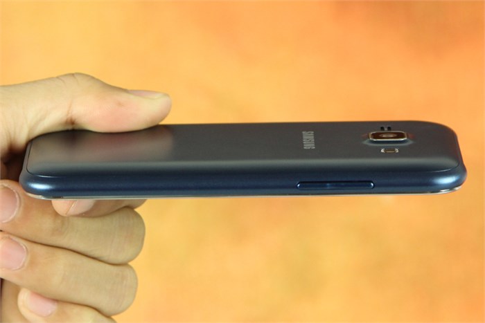 Điện thoại Samsung Galaxy J1