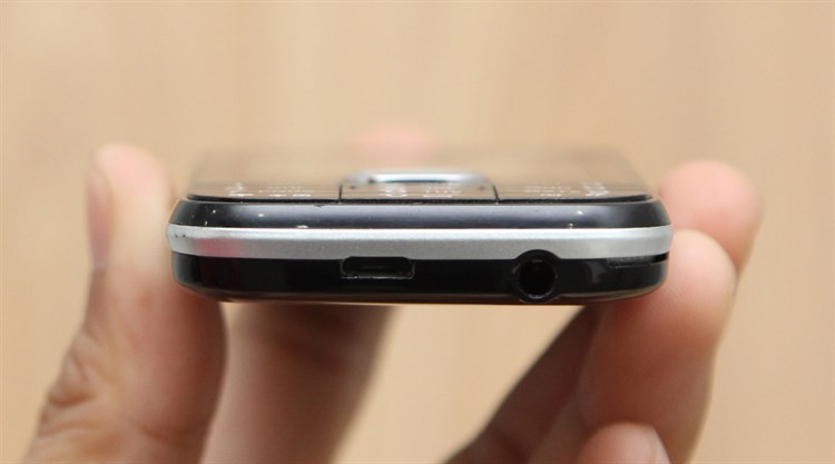 Điện thoại Mobiistar B233 Màu Đen - Bạc