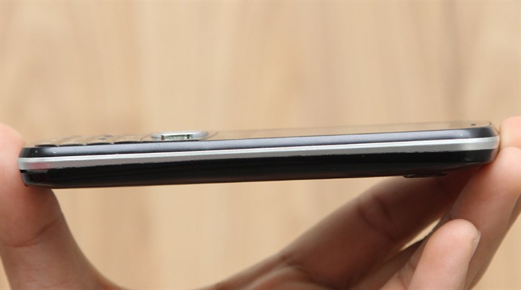 Điện thoại Mobiistar B233 Màu Đen - Bạc