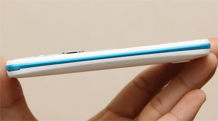 Điện thoại Mobiistar B233 Màu Trắng - Xanh