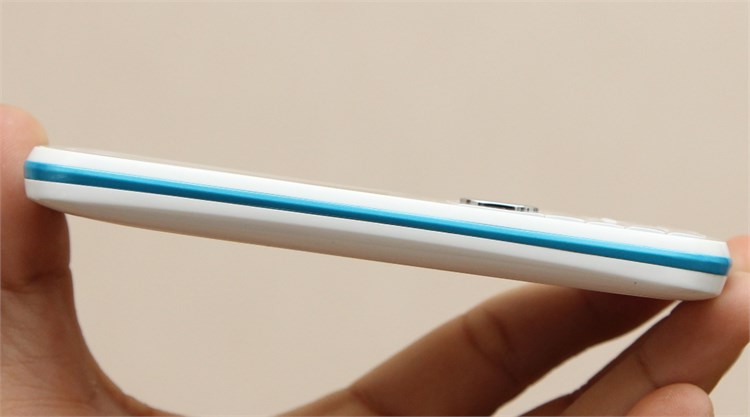 Điện thoại Mobiistar B233 Màu Trắng - Xanh