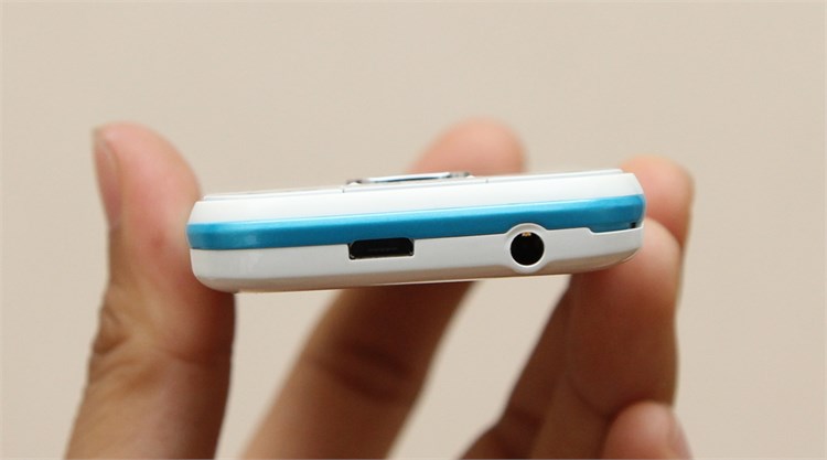 Điện thoại Mobiistar B233 Màu Trắng - Xanh