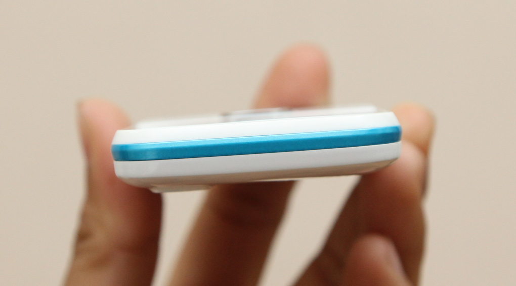 Điện thoại Mobiistar B233 Màu Trắng - Xanh