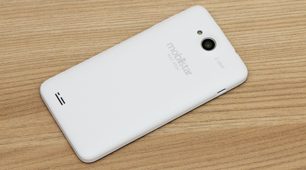 <p>Mặt lưng đơn giản với camera 2.0MP - LED Flash, phục vụ thiết yếu cho nhu cầu chụp ảnh nhanh</p>