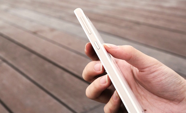 máy khá mỏng và chắc chắn