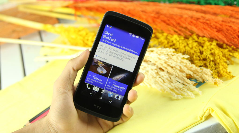 Bên trong máy là vi xử lý Spreadtrum 4 nhân, RAM 1GB cho hiệu năng khá tốt so với các sản phẩm cùng phân khúc.