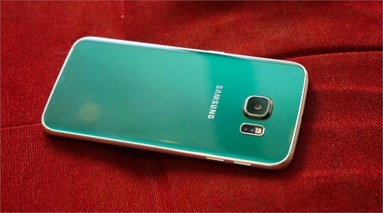 Điện thoại Samsung Galaxy S6 Edge 64GB Màu Xanh lá