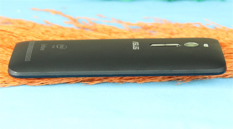 Điện thoại Asus Zenfone 2 1.8Ghz/2G/16G Màu Đen