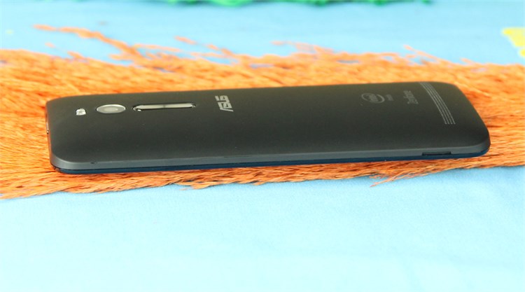 Điện thoại Asus Zenfone 2 1.8Ghz/2G/16G Màu Đen