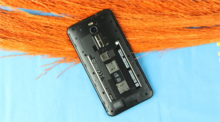 Điện thoại Asus Zenfone 2 1.8Ghz/2G/16G Màu Đen