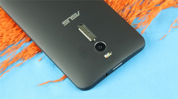 Điện thoại Asus Zenfone 2 1.8Ghz/2G/16G Màu Đen