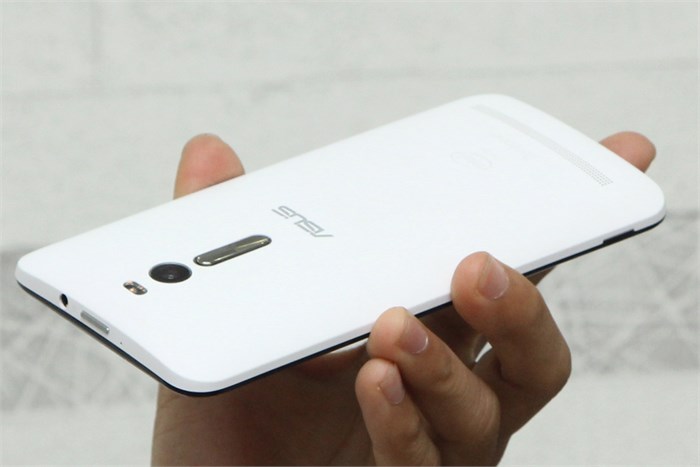 Điện thoại Asus Zenfone 2 1.8Ghz/2G/16G Màu Trắng