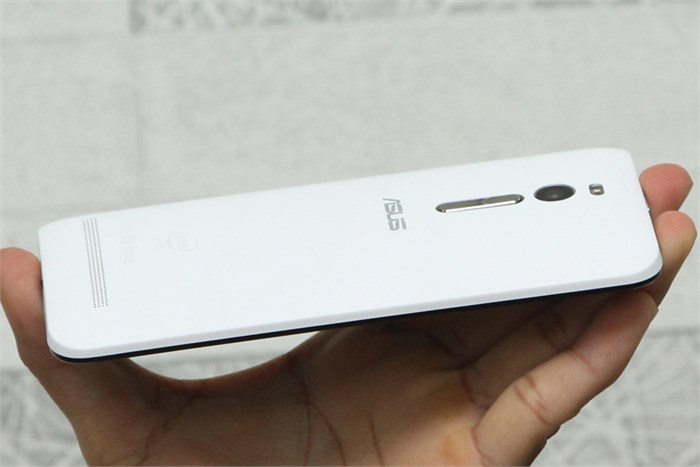Điện thoại Asus Zenfone 2 1.8Ghz/2G/16G Màu Trắng