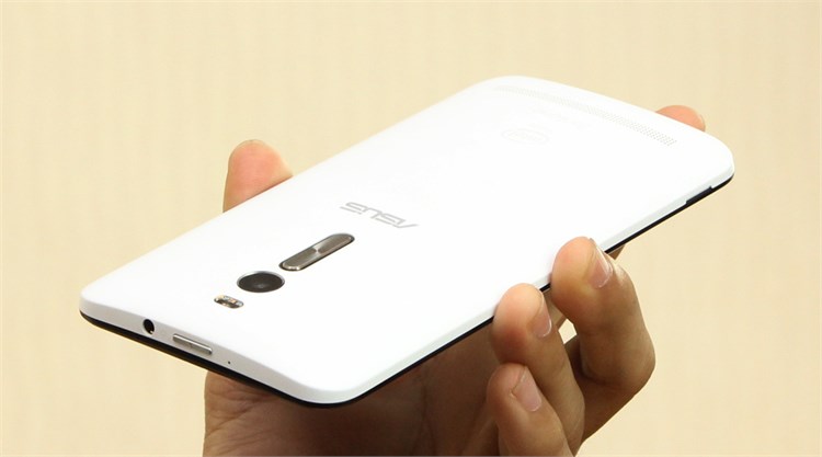 Điện thoại Asus Zenfone 2 1.8Ghz/2G/16G Màu Trắng
