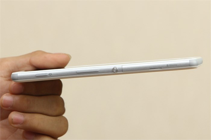 Điện thoại Sony Xperia C4 Dual Màu Trắng