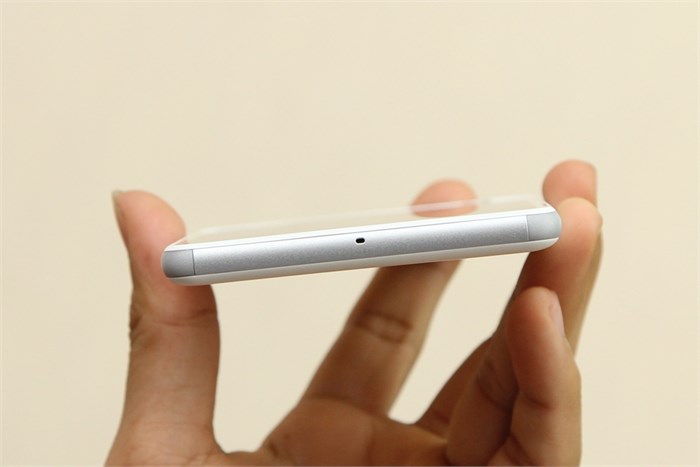 Điện thoại Sony Xperia C4 Dual Màu Trắng