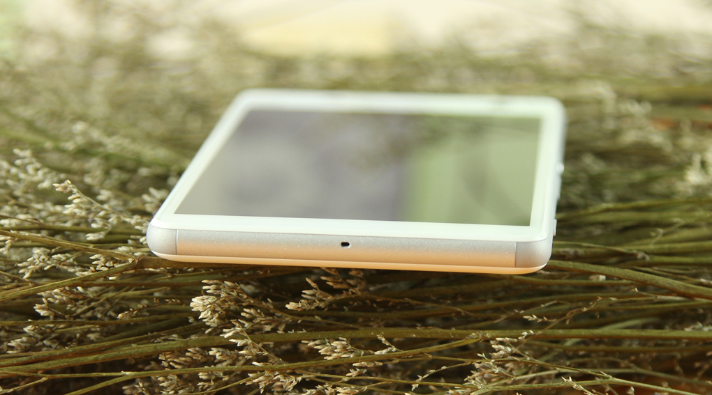 Điện thoại Sony Xperia C4 Dual Màu Trắng