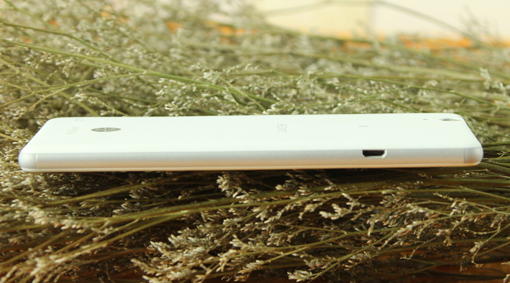 Điện thoại Sony Xperia C4 Dual Màu Trắng